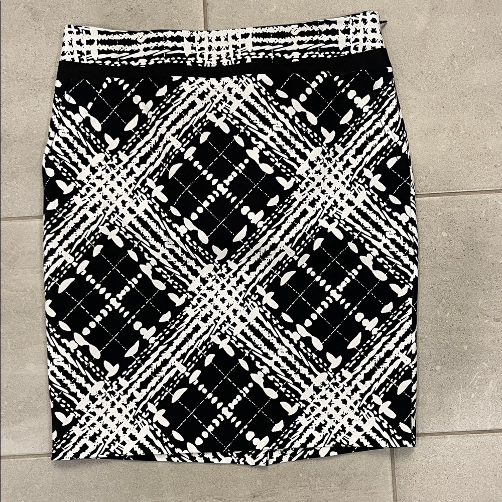 NWT The Limited Black and White Geometric Pencil Skirt